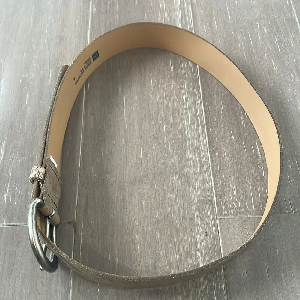 Gap Cow leather hippie artsy boho festival 70’s brown neutral belt. Size Small